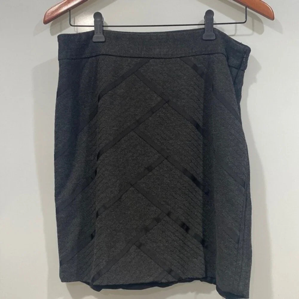 White House Black Market Women’s Grey Stripe Petites Short Pencil Skirt Sz 6P - Picture 1 of 4